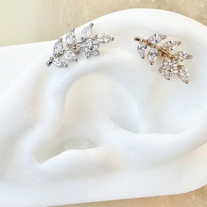 Crystal Leaf Vine Labret in Gold or Silver. 16G. For Cartilage, Conch, Flat, Tragus, and Lobe piercings. 6mm.