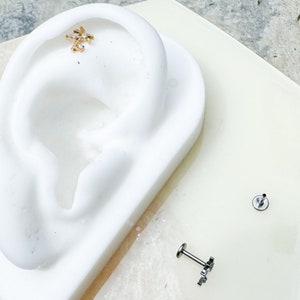 Labret de palmeira de titânio prateado ou dourado para Tragus, Helix, Love, Cartilage, Conch e Nastril. 6mm,8mm e 10mm. Calibre 16.