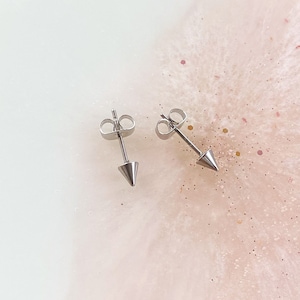 Silver Spike Studs. Spike Earrings. 4mm.