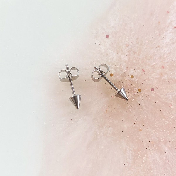 Silver Spike Studs. Spike Earrings. 4mm.