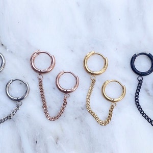 Gekettelte Hoop Ohrringe. Doppelte Creole in Schwarz, Gold, Silber oder Rosegold.