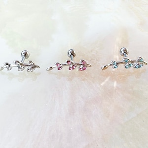 Vine Leaf Labret. Light Blue, Light Pink, or Silver. For Conch, Flat, Lobe, and Cartilage piercings. 16G. 6mm.