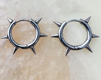 Pendientes de aro con pinchos de titanio y plata. (Par).