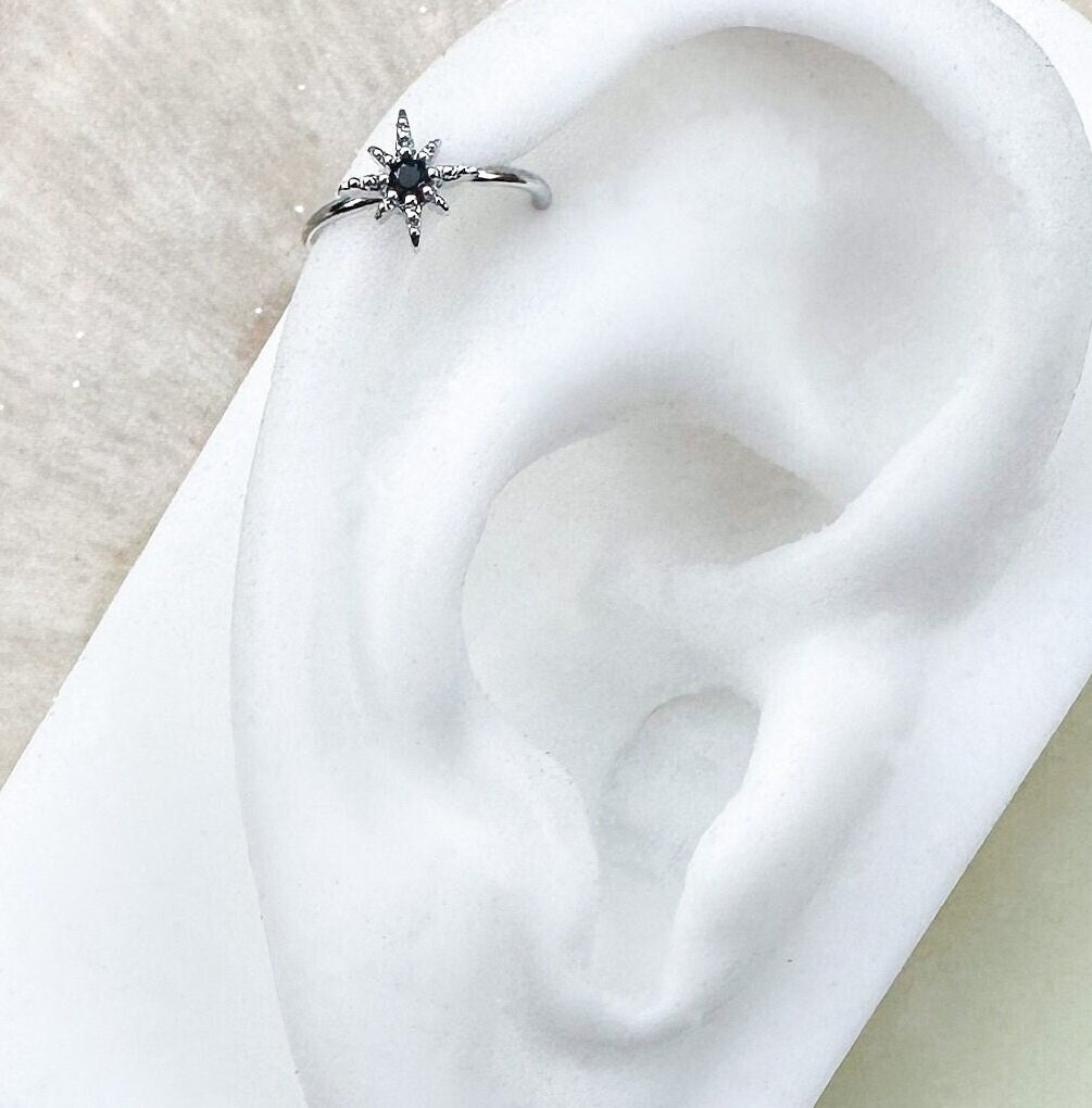 Schwarzer Kristall Star Bursting Hoop. 20G. 8mm. Für Knorpel und Nostril Piercings.