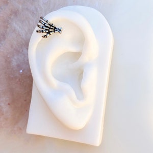 Skull Skeleton Hand Labret for Tragus, Flat, Helix, Cartilage, Medusa, and Lobe piercings. 16G | 6mm or 8mm.