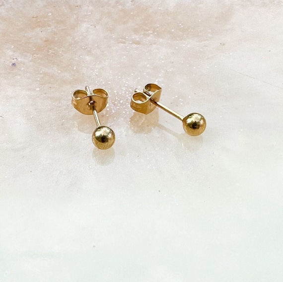 Pair of Implant Grade Titanium Ball Stud Earrings Pair of Implant Grade Titanium Ball Stud Earrings