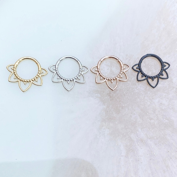 Filigrane Tribal Clicker-Piercings aus Titan in Implant-Grade-Qualität für Septum, Daith und Knorpel Piercings. 16G. 8mm. Schwarz, Gold, Silber oder Rosegold.