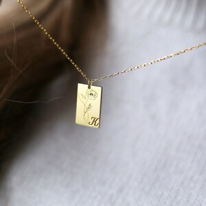 Birth Month Necklace, Birth Flower Necklace, Gold Flower Necklace With Initial, Personalized Necklace, Personalized Jewelry, New Mom Gift