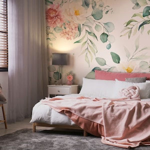 Aquarell-Blumenmuster, cremerosa pfirsichfarbene Blumentapete, Blätter, weißer Hintergrund | Selbstklebende Tapete, abziehen und aufkleben, abnehmbar