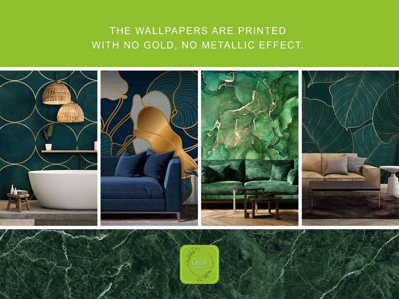 Peut inclure: Quatre motifs de papier peint diff&eacute;rents en vert et or avec un canap&eacute; devant chacun. Le texte "THE WALLPAPERS ARE PRINTED WITH NO GOLD, NO METALLIC EFFECT." est en haut de l'image.