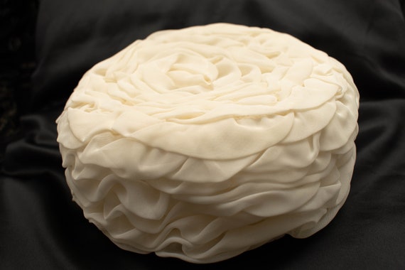 Vintage 1960s Ivory Pillbox Hat | Size 6