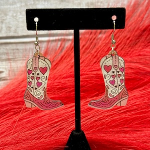 Träörhängen med västerländska hjärtansmotiv/cowboystövlar i hjärta | Alla hjärtans dag-örhängen | Western Valentines