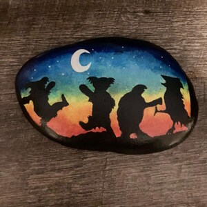 Dankbarer Dead Moon Dance handbemalter Stein | Dankbare tote Sumpfschildkröte | Tanzende Bären