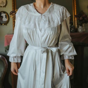 Dressing Gown, Vintage clothing,Vintage Robe, ,House Robe, Tea Gown, Satin dressing gown, Peignoir vintage, Boudoir gown, Victorian negligee