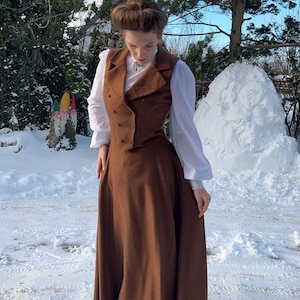 Viktorianskt ullset, handgjord kjol och väst, edvardiansk historisk återskapande outfit, Madeofsentiments bild 4