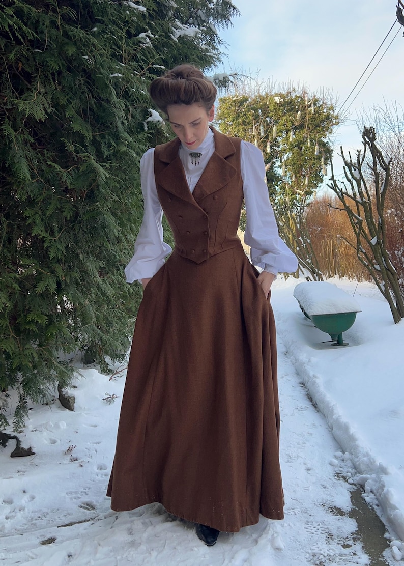 Viktorianskt ullset, handgjord kjol och väst, edvardiansk historisk återskapande outfit, Madeofsentiments bild 5