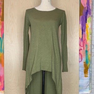 Green HI-LO Top / Early 2000's High-Low Shirt / Long Green T-Shirt / Women's T-Shirts / Vintage Green Top / 2000's Clothing / 2000's Tops /