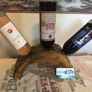 Live Edge Weinregal trifft auf Bauernhaus. Einzigartige Weinflasche Lagerung 3 Flaschen