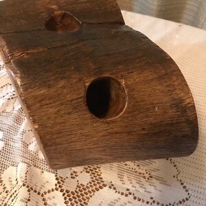Vin och skog på bondgården. Unikt vinställ för förvaring av 3 flaskor. bild 3