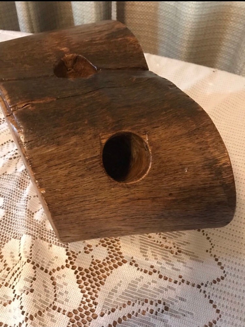 Vin och skog på bondgården. Unikt vinställ för förvaring av 3 flaskor. bild 3