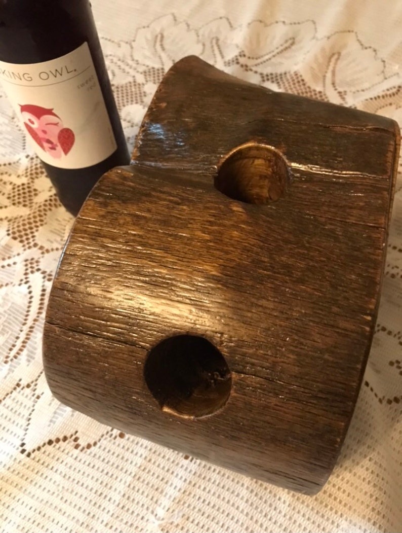 Vin och skog på bondgården. Unikt vinställ för förvaring av 3 flaskor. bild 4