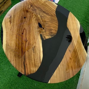 ライブエッジウッドコーヒーテーブル：ブラックエポキシ樹脂リバーテーブル