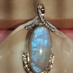 Pleasing Natural Moonstone Pendent, Sterling silver 925, June Birthstone, Gemini, For Good Luck, Womens day, Magnetic Shades