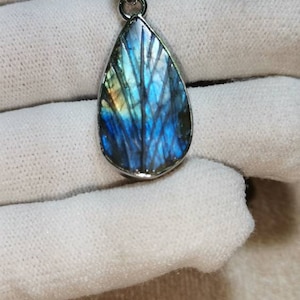 Amazing Real Leaf Craving Labrodorite Pendent,Solid Silver 925, Handmade Jewelry, Handmade Gift, Womens day, Magnetic Shades Golden, Blue