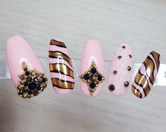 Juego de tigre dorado dibujado a mano - Glue On nails - Luxury Press On Nails with crystals