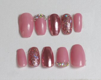 Uñas postizas rosas con brillos dibujados a mano: uñas adhesivas de lujo cromadas