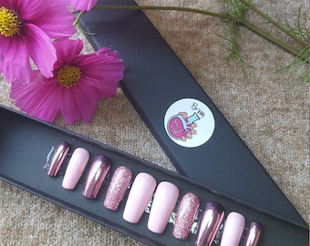 Uñas postizas rosas dibujadas a mano: brillo cromado, uñas adhesivas