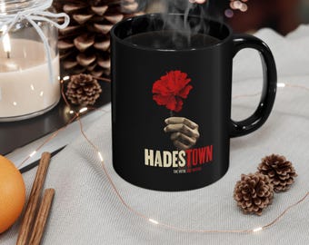 Tazza da caffè nera con logo del musical di Broadway Hadestown Hades Town da 11 oz e 15 oz