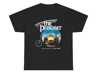 Maglietta con logo della serie TV "The Prisoner", disponibile nei colori nero, blu navy, rosso e blu, taglie dalla S alla 5XL.