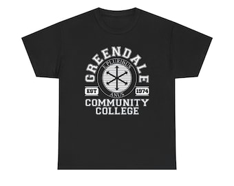 Maglietta con logo del Greendale Community College, nera e blu navy, taglia dalla S alla 5XL