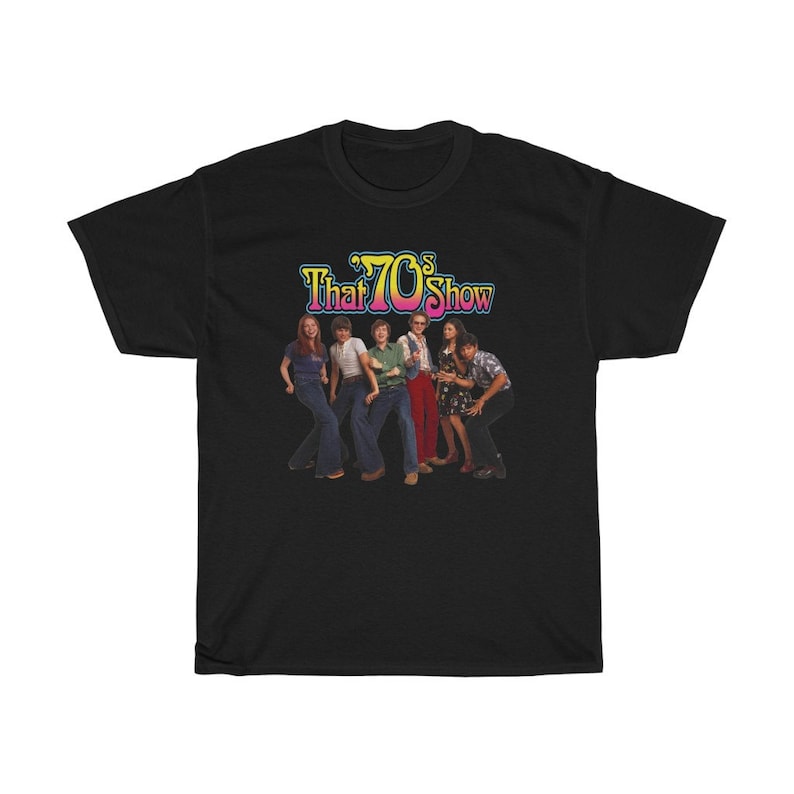 May include: Black t-shirt with a graphic of the cast of the TV show "That '70s Show". The graphic features the show's title in a colorful font and the cast members in a group pose.
