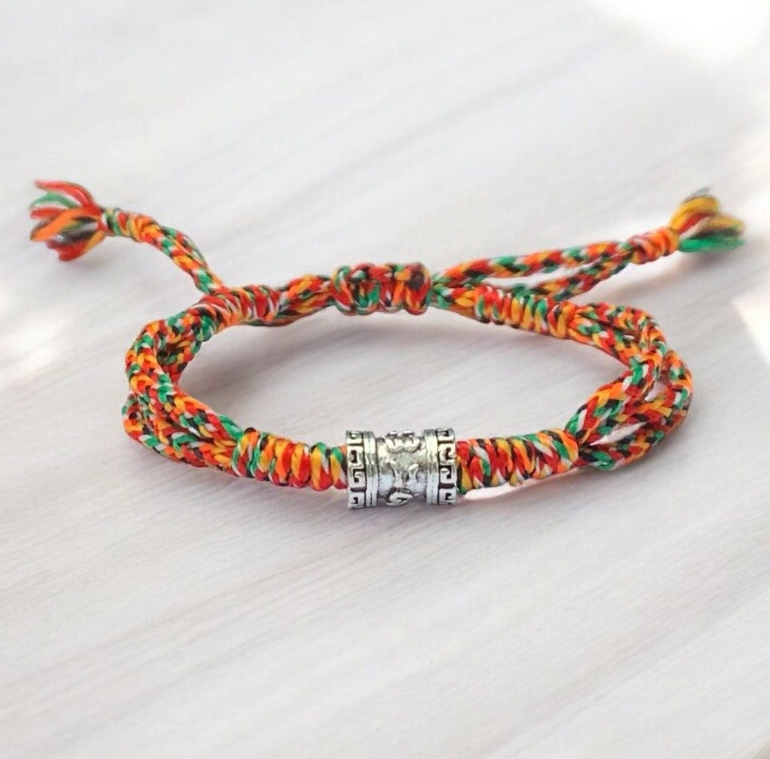 Bracciale Tibetano Portafortuna Fatto A Mano – Filo Rosso Con Nodi Tradizionali Buddhisti Per Uomo E Donna