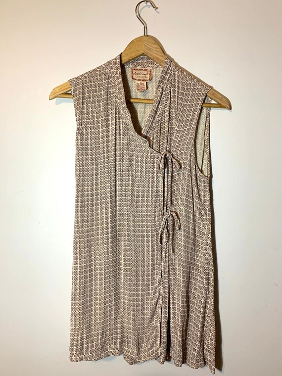 Vintage sleeveless blouse