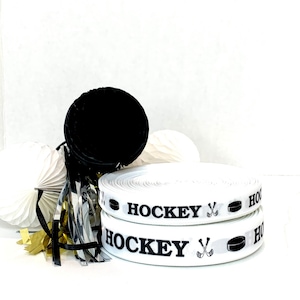 5/8 ”(16 mm) oder 7/8 ”(22 mm) Hockey-Ripsband. Perfekt zum Basteln oder zum Verschönern von Spieler-, Teameltern- oder Trainergeschenken