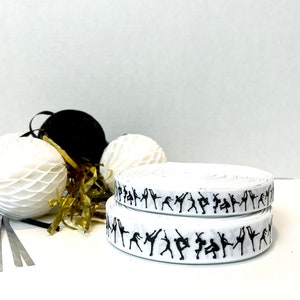5/8 ”(16 mm) oder 7/8 ”(22 mm) Eiskunstlauf-Ripsband. Perfekt zum basteln oder zum verpacken oder verschönern von Geschenken