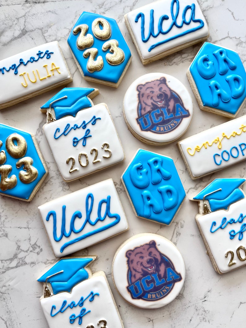 Graduation cookies image 1