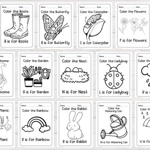 Pode incluir: P&aacute;ginas para colorir em preto e branco para crian&ccedil;as com v&aacute;rios objetos, como botas, uma borboleta, uma lagarta, flores, um gnomo, um jardim, um ninho, uma joaninha, uma nuvem de chuva, plantas, um arco-&iacute;ris, um coelho, um regador e um guarda-chuva. Cada p&aacute;gina inclui o nome do objeto e a letra correspondente do alfabeto.