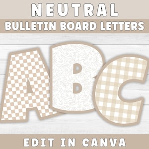 Op de afbeelding: Neutrale prikbordletters in beige en wit. De letters A en C hebben een beige en wit geblokt patroon, terwijl de letter B een wit bloemenontwerp heeft. De tekst "NEUTRAL BULLETIN BOARD LETTERS" en "EDIT IN CANVA" worden weergegeven.