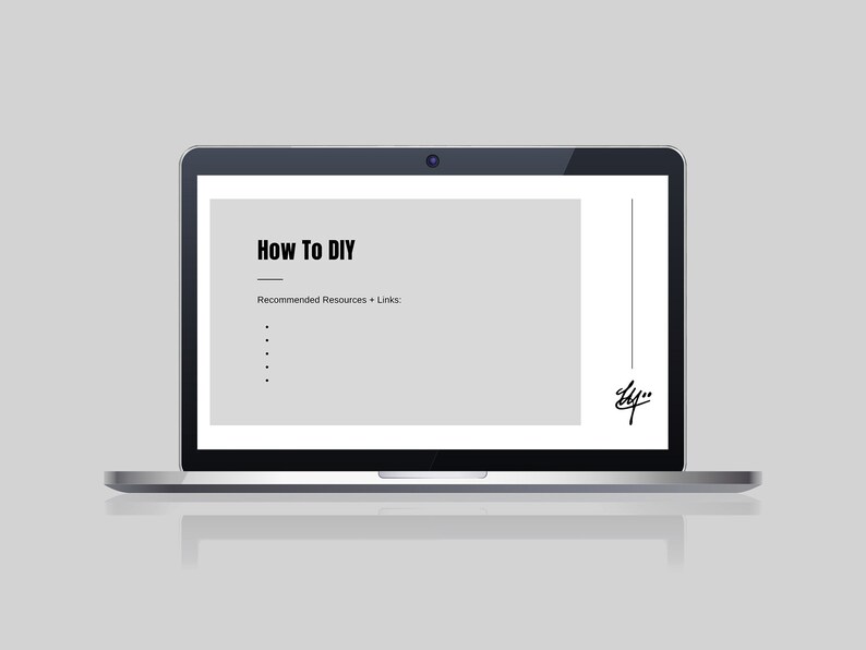 Op de afbeelding: Een laptopscherm dat een document toont met de titel "How To DIY" met een lijst met aanbevolen bronnen en links. Het document bevat ook een handtekening onderaan.