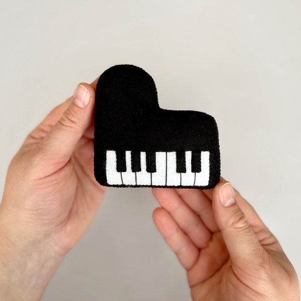 Piano sewing pattern PDF and SVG, musical instruments felt ornaments, baby mobile music, easy sewing projects, hand sewn stuffed toy piano