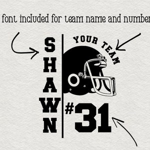 K&ouml;nnte beinhalten: Schwarzwei&szlig;es Design eines Footballhelms mit dem Text "YOUR TEAM" dar&uuml;ber. Der Text "SHAWN #31" befindet sich links vom Helm.