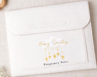 Billetera personalizada de fieltro con notas de embarazo, nubes y estrellas