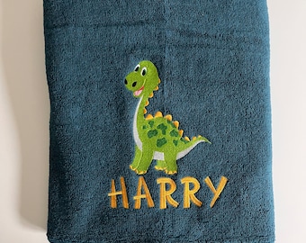 Toalla de dinosaurio Brontosaurio / Regalo de dinosaurio personalizado para niños / Toalla de baño personalizada / Toalla infantil / Regalo para la hora del baño