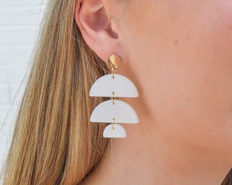 Haga una declaración Pendientes, pendientes colgantes, pendientes de oro, pendientes elegantes, pendientes asequibles, regalo de bday, regalo para ella, preppy