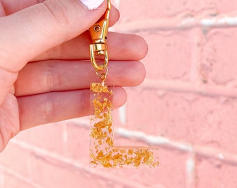 Llavero inicial / llavero de letra clara, llavero de resina, llavero preppy, regalo para ella, regalo universitario, regalos de hermandad