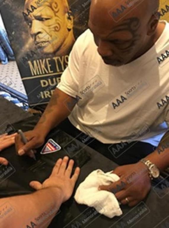 マイク・タイソンEVERLAST ボクシングショーツ サイン入り